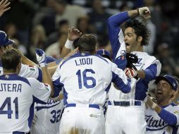 Los italianos celebran su segunda victoria en el Clásico Mundial ahora sobre Canadá. AP /