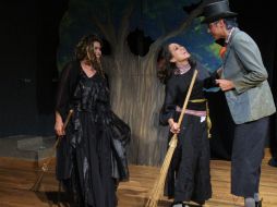 Algunas obras presentadas durante el programa son: ''Niño de octubre'', ''Con todo mi hipotálamo'' y ''Romeo vs Julieta''. ARCHIVO /