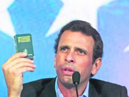 Va de nuevo. Henrique Capriles, quien perdió en octubre frente al comandante, es la propuesta de la oposición. AFP /