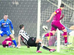 No fue suficiente. El argentino Érik Lamela (derecha) abrió el marcador para la Roma en el primer tiempo. EFE /