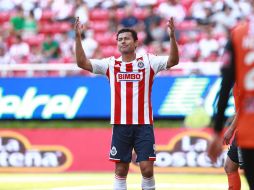 Miguel Sabah tuvo para meter el segundo gol de Chivas pero falló en la definición.  /