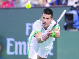 Al límite. Novak Djokovic tuvo que esforzarse más de lo esperado para vencer a Fabio Fognini. AP /