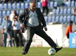 El técnico Guillermo Vázquez debe optar por su mejor cuadro, pues no puede darse el lujo de sufrir otro revés. MEXSPORT /