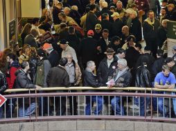 Personas a favor de la posesión de armas se reúnen en la sede del Cogreso de Connecticut. AP /