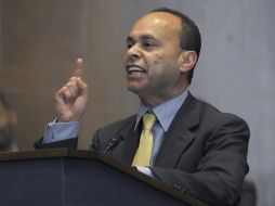 Luis Gutiérrez habla durante una audiencia sobre la reforma migratoria. AP /