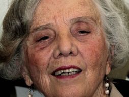 Elena Poniatowska aseguró que ''apenas pueda estaré con ustedes para trabajar en lo que todos amamos''. ARCHIVO /