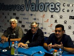 Nelson Vargas (c) se encuentra agradecido con el apoyo de las nuevas administraciones y de los padres de familia.  /