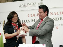 La colecta arrancó oficialmente con el donativo del Gobernador y los miembros del presídium. ESPECIAL /