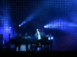 Underworld durante el concierto que ofrecieron en el Vive Latino. AFP /