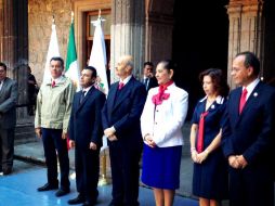 El gobernador de Michoacán, Fausto Vallejo Figueroa (c) encabeza el arranque de la Colecta anual 2013 de la Cruz Roja. ESPECIAL /