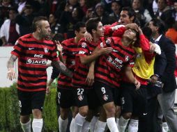 El equipo continúa trabajando a pesar de la falta de pago a varios de sus integrantes. EFE /