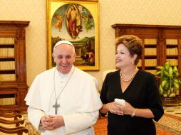 La presidenta brasileña es la segunda jefe de Estado que se reúne con el pontífice. EFE /