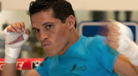 Édgar Sosa sigue con sus planes para ir por el título del mundo. MEXSPORT /