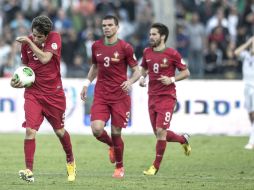 Coentrao (i) celebra el tanto con el que su selección evita una dolorosa caída. EFE /