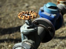 De los 9.6 metros cúbicos por segundo de agua que entran a Guadalajara, se pierde 15 por ciento por fugas en la red. ARCHIVO /
