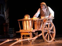 Imagen de archivo en que el añorado Pedro Armendáriz hijo, hace el estelar en ''Violinista en el tejado''. ARCHIVO /