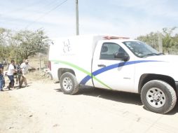 Uno de las hombres es encontrado en un camino de terracería ubicado en Las Pomas en San Pedro Tlaquepaque. ARCHIVO /