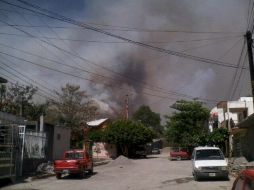 Los incendios en el estado ya han llegado a complejos habitacionales. TOMADA DE @NetoZ86  /