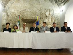 Arturo Zamora (c), durante el desayuno con diputados y senadores federales.  /
