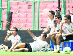Los tricolores descansan y se refrescan tras el entrenamiento de ayer en el Centro de Alto Rendimiento de la Femexfut. MEXSPORT /