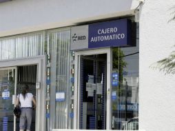 Se le sugiere a la población que este miércoles se acerque a las instituciones bancarias para realizar trámites pendientes. ARCHIVO /