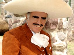 Vicente Fernández es el primer artista que recibe el galardón ''Diamante''. ARCHIVO /