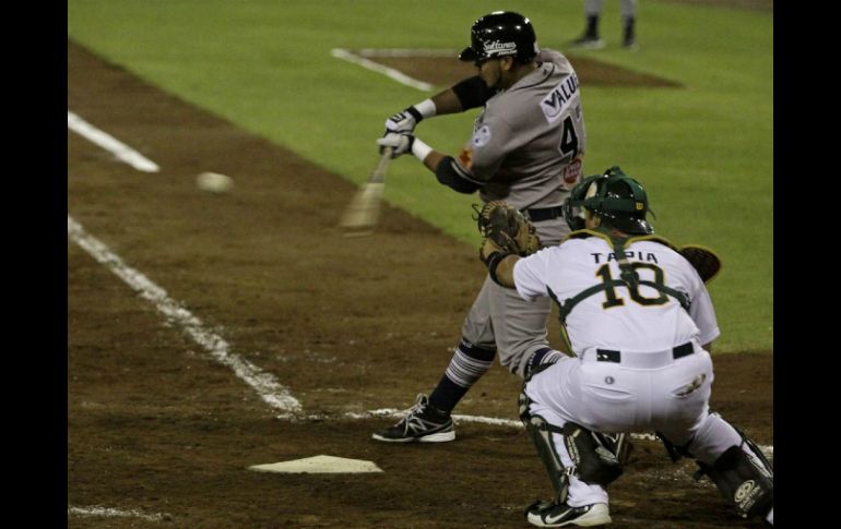 Los del norte lograron romper el empate a cuatro en la octava entrada para llevarse la victoria. NTX /