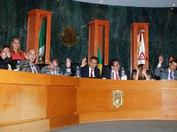 El acuerdo se aprobó con 12 votos a favor, seis abstenciones y dos votos más en contra. ESPECIAL /