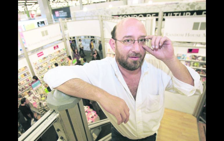 ''Las circunstancias de México en general se fueron acomodando a la novela, más que la novela a ellas'', explica Eduardo Antonio Parra. EL INFORMADOR /