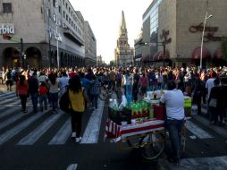 Las restricciones al tránsito iniciaron en avenida Hidalgo, luego se fueron extendiendo hasta cerrar Alcalde-16 de Septiembre.  /