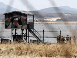 Soldados surcoreanos patrullan cerca de la Zona Desmilitarizada en Imjingak en la frontera de las coreas. EFE /