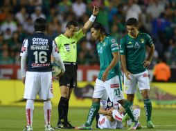 Tuzos y Esmeraldas no se comportaron como ''hermanos'' y soltaron muchas patadas. MEXSPORT /