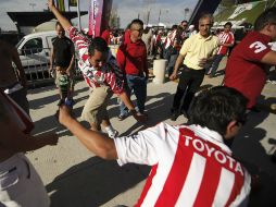 En este clásico los aficionados no dejan de mostrar el apoyo a sus respectivos equipos.  /