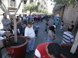 Se observaron largas filas afuera de las recaudadoras.  /