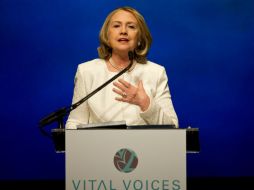 Clinton regresa a las cabeceras informativas cuando apoya oficialmente el matrimonio homosexual. AFP /