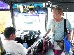 Los transportistas, que empezaron ayer a cobrar una tarifa de siete pesos, se vieron obligados por el TAE a dar marcha atrás. EL INFORMADOR /