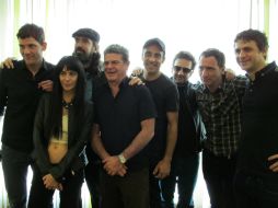 El músico subraya la versatilidad de la agrupación Bajofondo, formada por músicos argentinos y uruguayos. EFE /