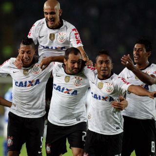 Corinthians avanza a octavos de Libertadores