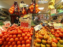 La inflación repuntó como resultado del aumento de 5.7% en los precios de alimentos y 5.5 en los energéticos. ARCHIVO /