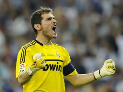 Iker Casillas se ha recuperado de su lesión y espera que 'Mou' lo tenga en cuenta para regresar a la portería. ARCHIVO /