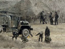 Militares surcoreanos se desplegan en Guam. AP /