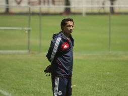 El técnico Benjamín Galindo en un entrenamiento de su equipo.  /