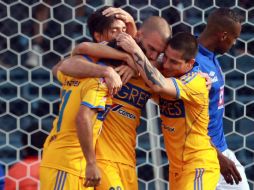 Tuca Ferreti y su equipo tienen su boleto a la liguilla casi asegurado. ARCHIVO /