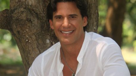 A través de comentarios en la red social, el actor agradece las muestras de cariño de su público. ARCHIVO /