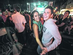 ¡A bailar! Avenida Chapultepec se convirtió anoche en una gran pista de baile, aunque asistió menos gente que en la edición 2012.  /
