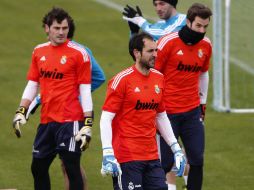 Los porteros Iker Casillas, Diego López y Adán durante el entrenamiento del Real Madrid. EFE /