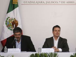 Hugo Higareda (i) fue uno de los dirigentes que firmó el Acuerdo para la Creación del Nuevo Modelo de Transporte Público.  /