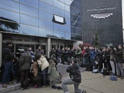 Cientos de admiradores se dieron cita en el velatorio donde se encuentran los restos de la actriz  Sara Montiel. NTX /