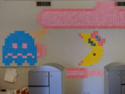 Cinco mil 700 imágenes individuales pegó Michael Birken a lo largo y ancho de las paredes de su casa. ESPECIAL /