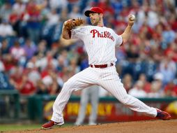 Lee trabaja ocho episodios y dos tercios, permite ocho imparables, un jonrón, tres carreras y retira a seis por la vía del ponche. AFP /